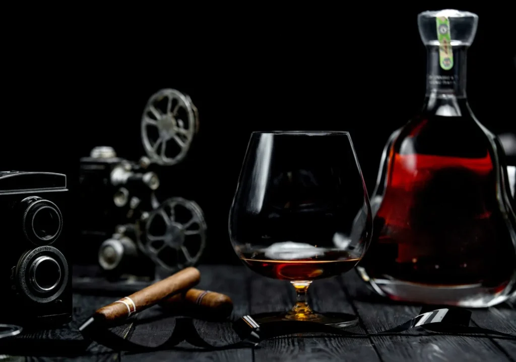 glass-cognac-cigar-wooden-table