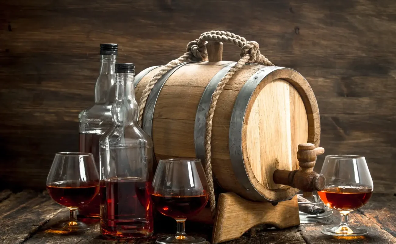 barrel-with-whiskey bottles-glasses